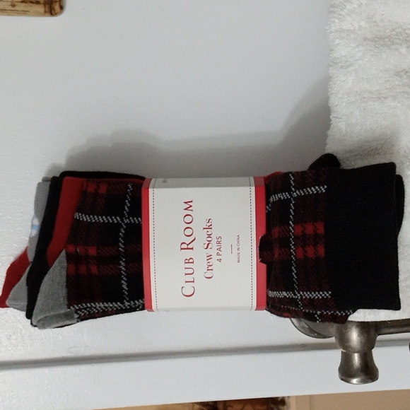 Club Room 4 Pairs Christmas Crew Socks Men's 8-13 - Picture 1 of 2